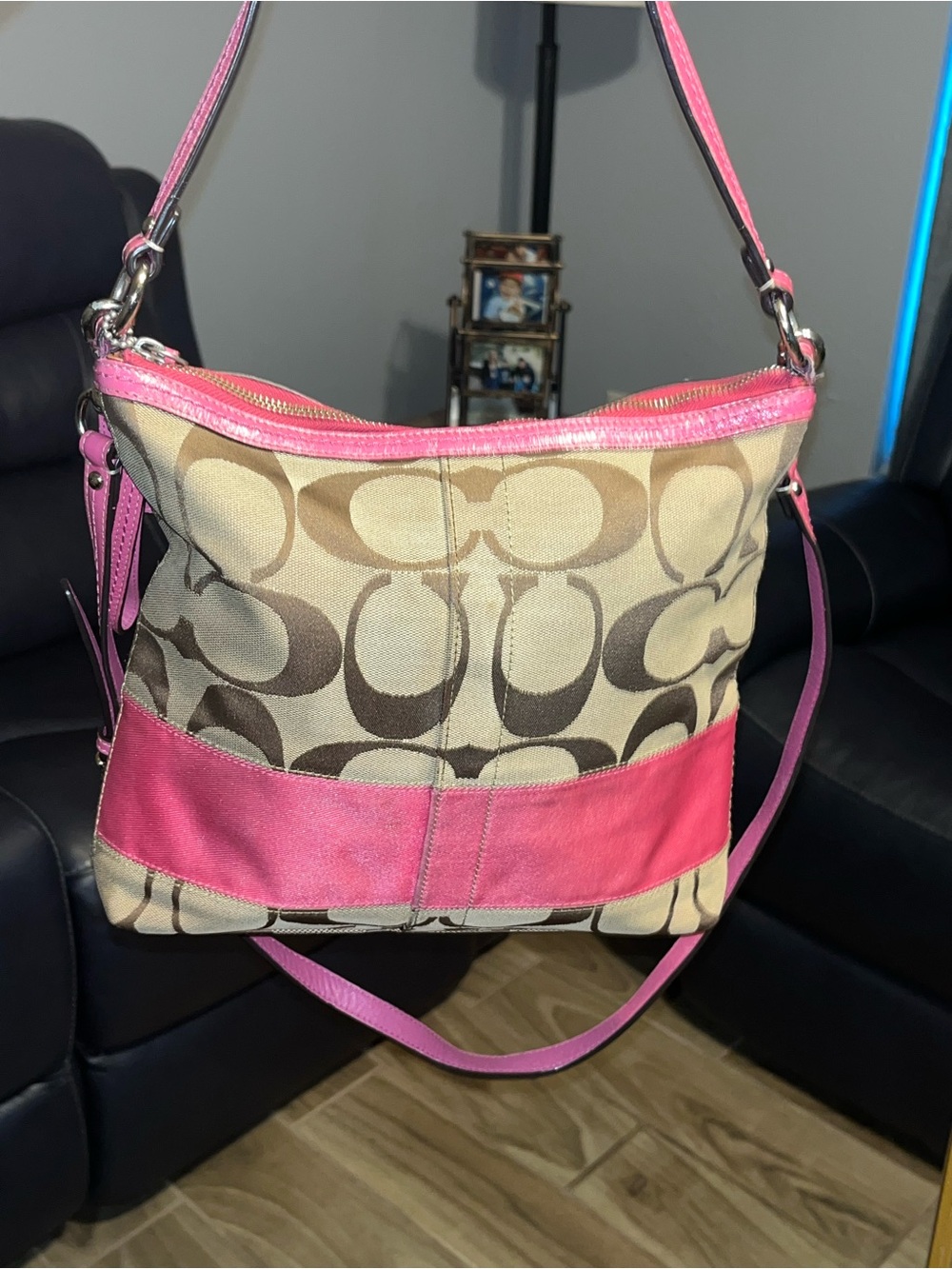 Coach Beige Signature Canvas Shoulder Bag with Pink Leather Trim - Picture 3 of 16